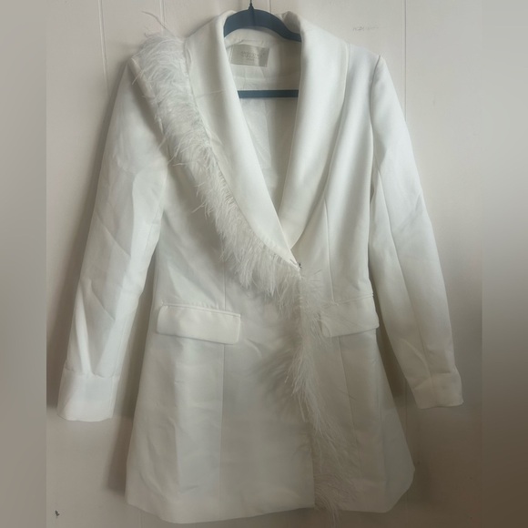 Mangostice size S,Elegant White Feather-Trimmed Women's Coat with pockets - Picture 2 of 12